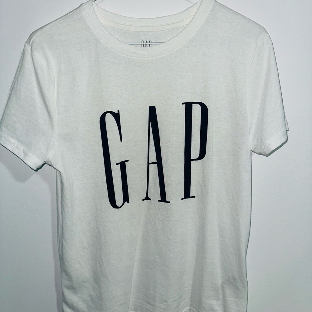 GAP Classic White Crewneck Tee